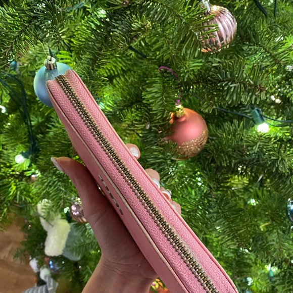 Prada leather pink wallet. Authentic - Picture 2 of 7